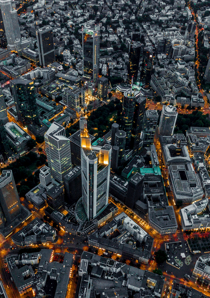 Luftaufnahme von der Frankfurt Skyline als Symbolbild für das Einzugsgebiet von EQ Elektrotechnik Frankfurt.